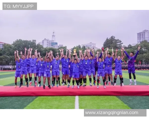 聚焦绿茵赛场群星闪耀纵览各班足球球星的辉煌瞬间