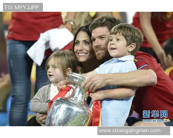 足球星爸爸的荣耀与亲情双重奏描绘赛场拼搏与家庭温情