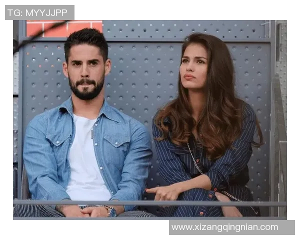 足球球星与伴侣甜蜜合影曝光夫妻档携手走过人生新阶段