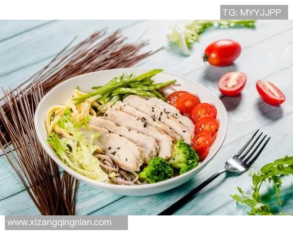 足球球星独特饮食揭秘：从健康饮食到能量补给助力赛场表现