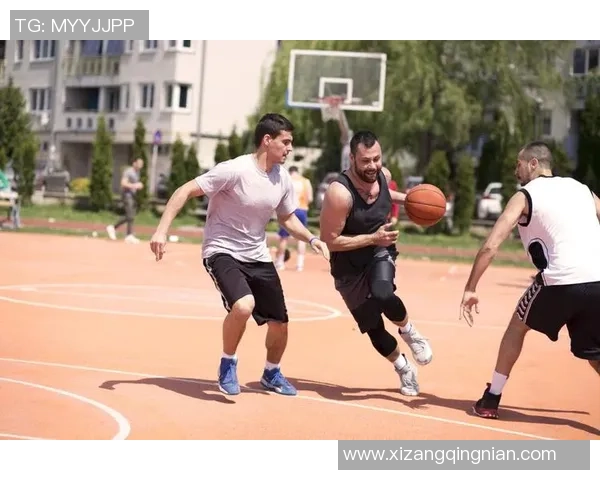 足球球星花式颠球炫技展示力量与技巧结合的精彩瞬间 足球球星花式颠球炫技展示力量与技巧结合的精彩瞬间